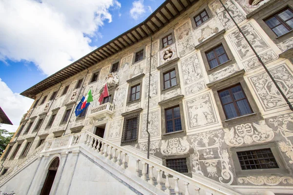 Piazza dei Cavalieri (Palazzo della Carovana), Pisa, Italia —  Fotos de Stock