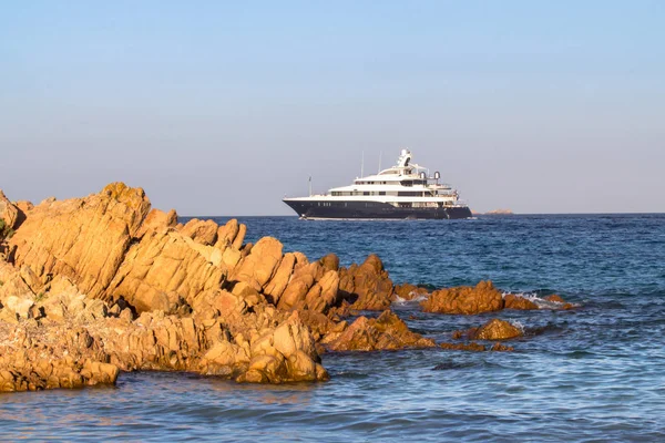 Luxury yacht in the sea — Stock Photo, Image