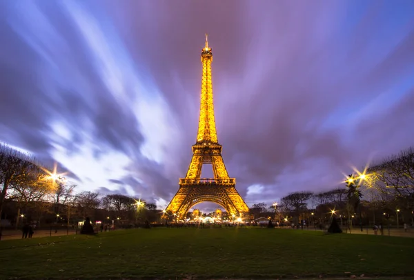 Eyfel Kulesi Tour Eiffel, paris, Fransa, alacakaranlıkta — Stok fotoğraf
