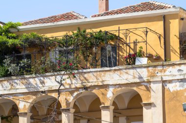 Şehir Alghero, İtalya klasik binalar