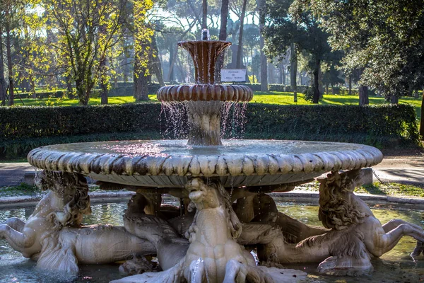 Kašna v zahradě vily Borghese, Řím — Stock fotografie