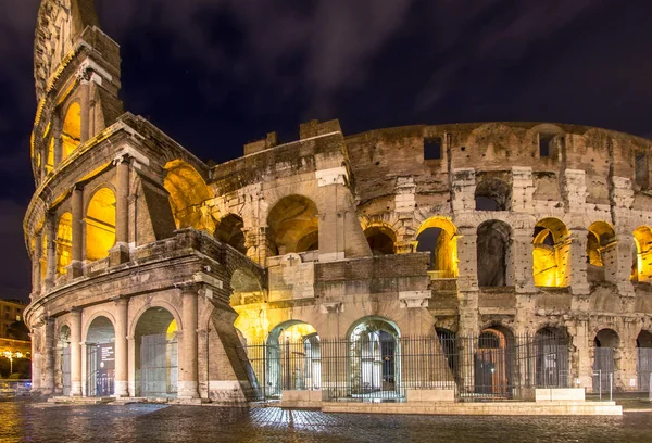 Koloseum, Řím, Itálie — Stock fotografie