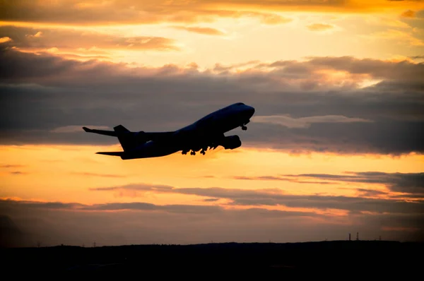 Airplane taking off — Stock Photo, Image