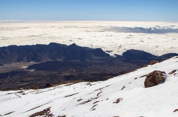 Kurtlar Vadisi ve ormanın üzerinde bulutlar