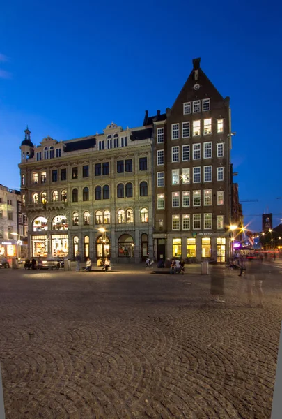 Dammplatz in Amsterdam in der Nacht — Stockfoto