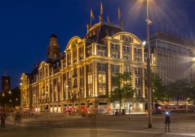Gece, Amsterdam'da Dam Meydanı