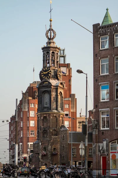 Традиційні старі будівлі в Амстердамі. — стокове фото
