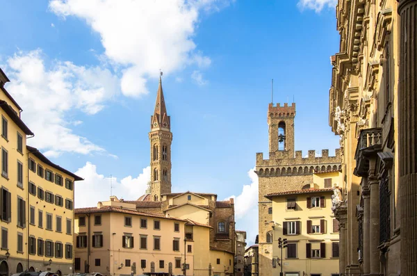 Altstadt von Florenz mit klassischen architektonischen Merkmalen — Stockfoto