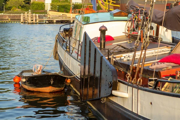 Amsterdam limanda gemi 