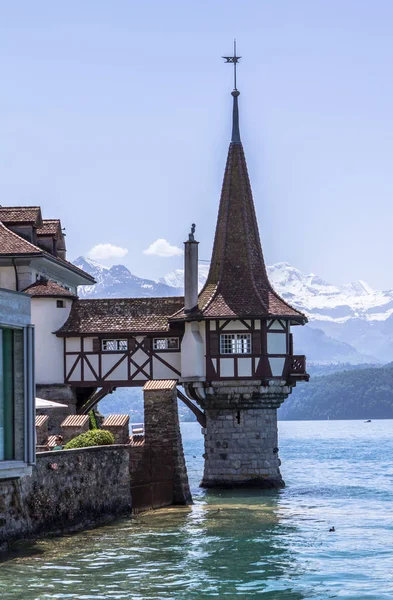 Oberhofen kale Switzerlan lake Thun üzerinde