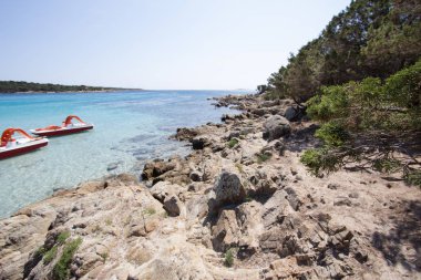Güzel sahilde Sardunya Adası, İtalya