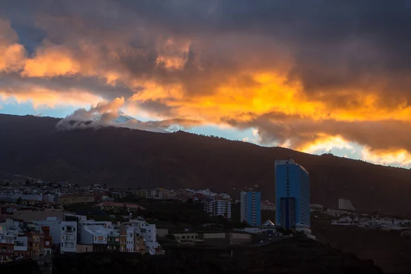 Céu por do sol sobre o vulcão Teide — Fotografia de Stock