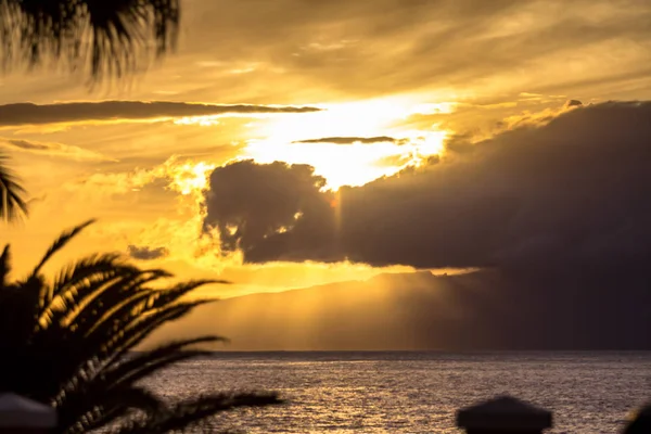 Puesta de sol sobre el mar — Foto de Stock