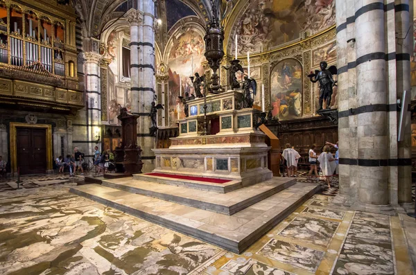 Interior of Siena Cathedral in Tuscany, Italy — Stock Photo, Image