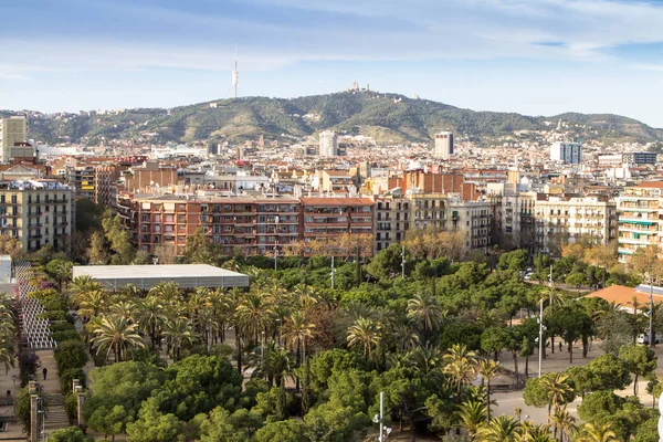 Гора Тибидабо и телебашня Collserola в Барселоне — стоковое фото