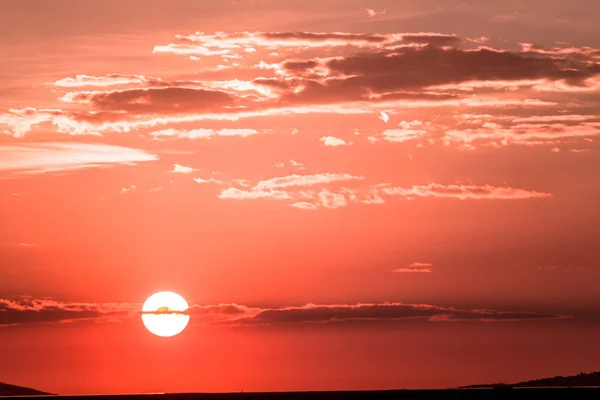 Hermoso cielo con puesta de sol — Foto de Stock