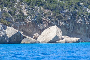 Deniz kıyısı Golfo di Orosei, Sardunya, İtalya