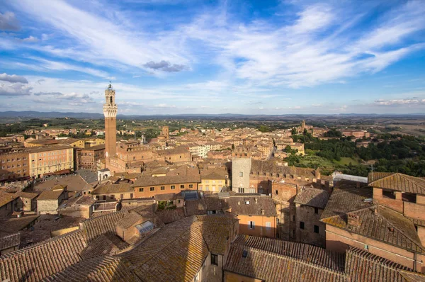 Panoramablick auf die alte stadt siena, toskana, italien — Stockfoto