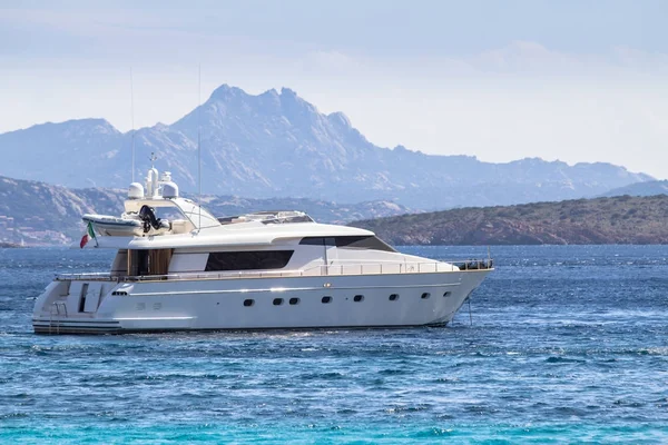 Luxury yacht in the sea — Stock Photo, Image