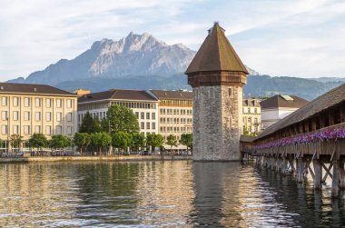 Ünlü Şapel Köprüsü, Lucerne, İsviçre