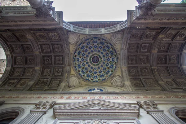Plafond van de Basilica di Santa Croce in Florence — Stockfoto