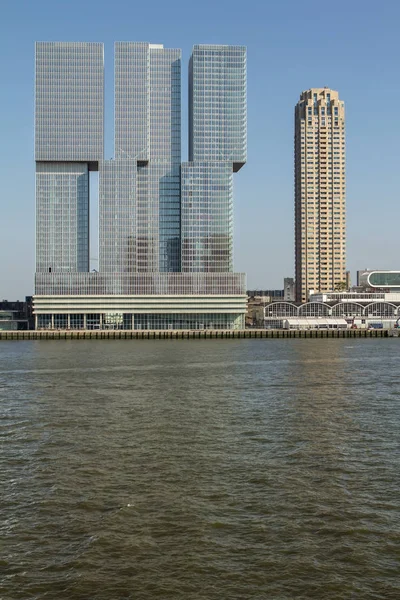 Skyline van gebouwen in Rotterdam, Nederland — Stockfoto