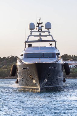 Büyük lüks yat deniz