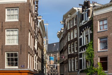 Amsterdam 'da geleneksel eski binalar