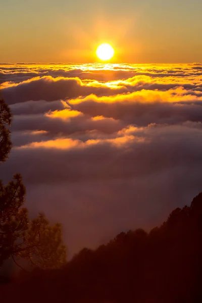 Sonnenuntergang über den Wolken — Stockfoto