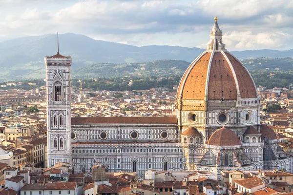 Görünümünü Basilica di Santa Maria del Fiore Floransa, Toskana bölgesindeki