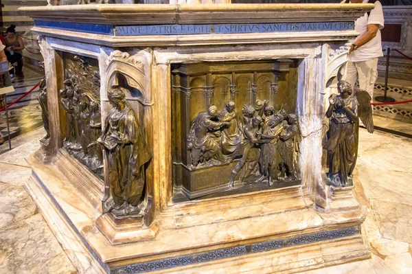 Wnętrze katedry w Sienie w Toskanii, Włochy — Zdjęcie stockowe