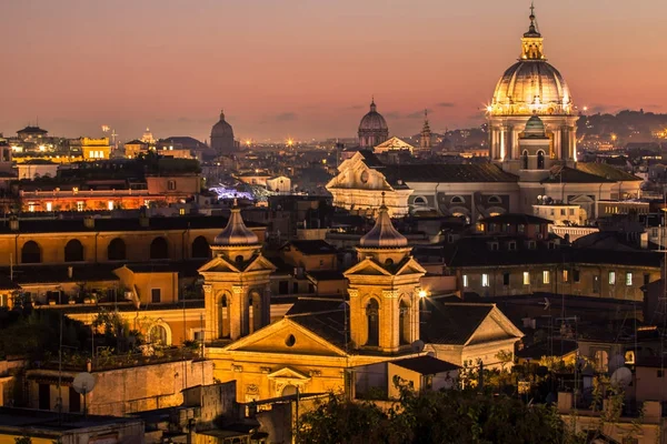Zobacz panoramę Rzymu o zachodzie słońca — Zdjęcie stockowe