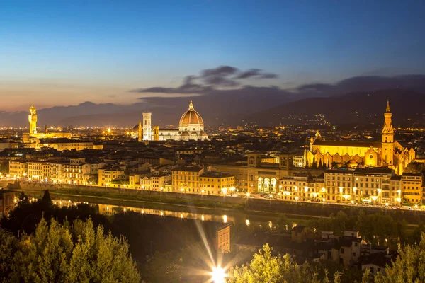 Panorámás kilátással Firenze, a Piazzale Michelangelo Napnyugta után — Stock Fotó