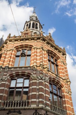 Amsterdam 'da geleneksel eski binalar