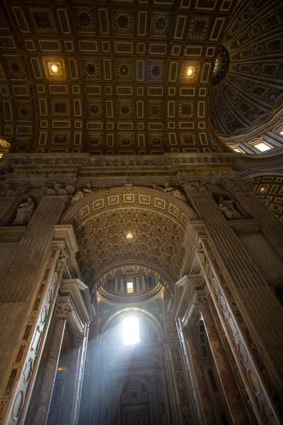 Interior de la Basílica de San Pedro, Roma — Foto de Stock