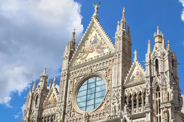 Vorderwand der Kathedrale von Siena, Toskana, Italien — Stockfoto