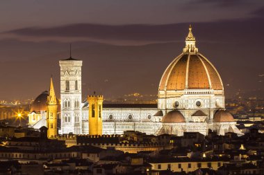 Basilica di Santa Maria del Fiore gece, İtalya Floransa'da