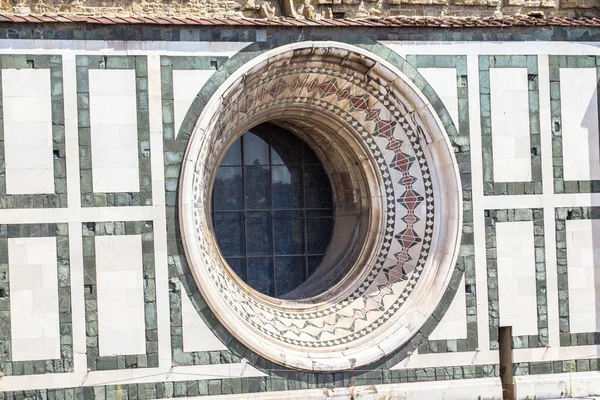 장미 창, 포털의 대성당 산타 마리아 델 피 오 레, 피렌체 — 스톡 사진