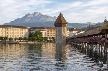 Ünlü Şapel Köprüsü, Lucerne, İsviçre