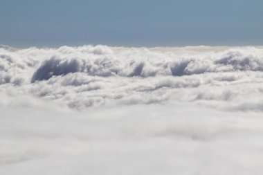 Bulutların üzerinde