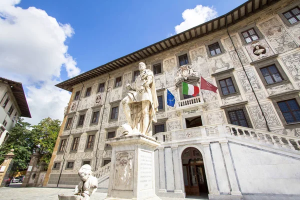 Piazza dei Cavalieri (Palazzo della Carovana), Pisa, Italy — Stockfoto