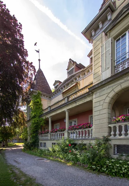 Villa tradizionale di lusso — Foto Stock