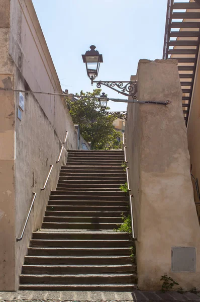 Staré schody v ulicích Alghero — Stock fotografie