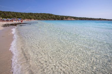Güzel sahilde Sardunya Adası, İtalya