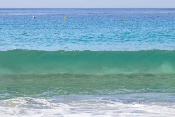 Γαλάζια θάλασσα κύματα — Φωτογραφία Αρχείου