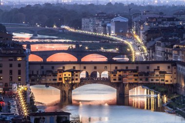 Büyük görünüm, Ponte Vecchio, günbatımı, Firenze, Italy
