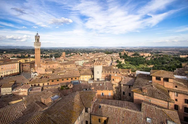 Panoramablick auf die alte stadt siena, toskana, italien — Stockfoto