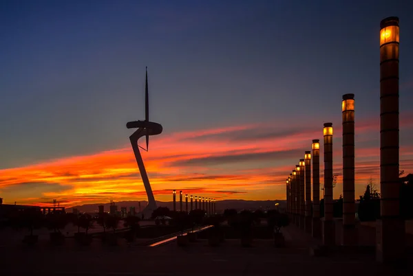 Телекоммуникационная башня, спроектированная для летних Олимпийских игр 1992 года в Барселоне — стоковое фото