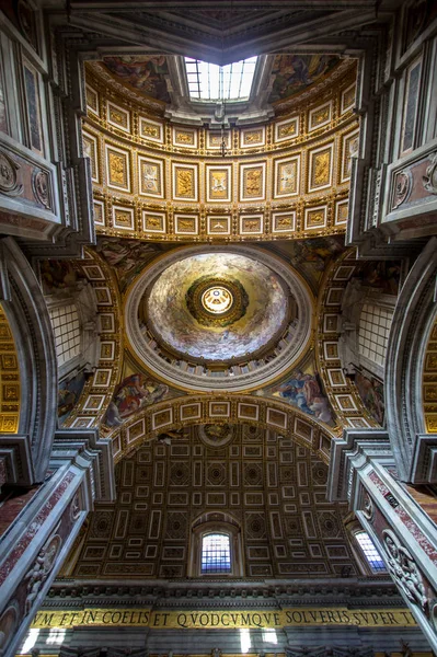 Interior de la Basílica de San Pedro, Roma — Foto de Stock