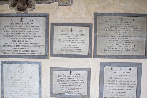 Tablets on one of the tombs of Florence — Stock Photo, Image